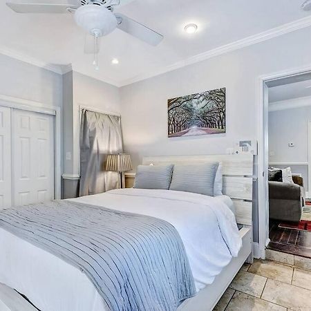 Historic Savannah Gold Private Condo With Pool - 2Bed, 1&Half Bath, Sleeps 6, 1St Floor, 15 Min Walk To Historic Savannah Center And All Attractions Extérieur photo