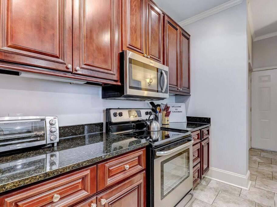 Historic Savannah Gold Private Condo With Pool - 2Bed, 1&Half Bath, Sleeps 6, 1St Floor, 15 Min Walk To Historic Savannah Center And All Attractions Extérieur photo