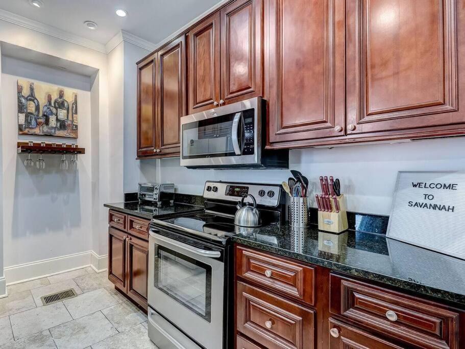 Historic Savannah Gold Private Condo With Pool - 2Bed, 1&Half Bath, Sleeps 6, 1St Floor, 15 Min Walk To Historic Savannah Center And All Attractions Extérieur photo