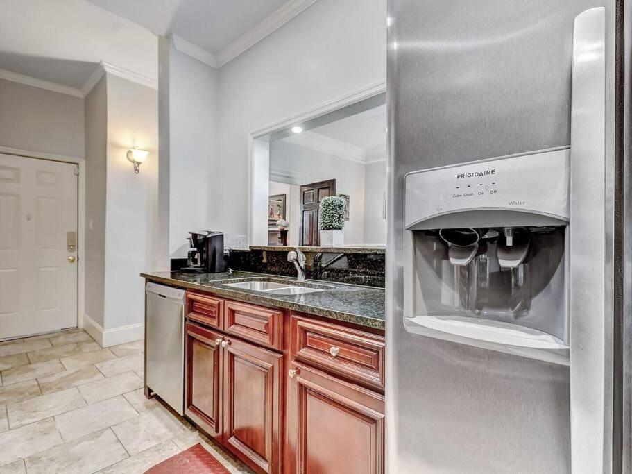 Historic Savannah Gold Private Condo With Pool - 2Bed, 1&Half Bath, Sleeps 6, 1St Floor, 15 Min Walk To Historic Savannah Center And All Attractions Extérieur photo