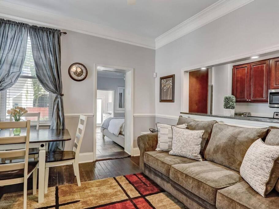 Historic Savannah Gold Private Condo With Pool - 2Bed, 1&Half Bath, Sleeps 6, 1St Floor, 15 Min Walk To Historic Savannah Center And All Attractions Extérieur photo